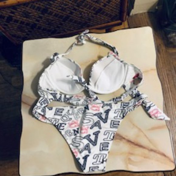 Save the Queen  Printed Bikini - Picture 7 of 12